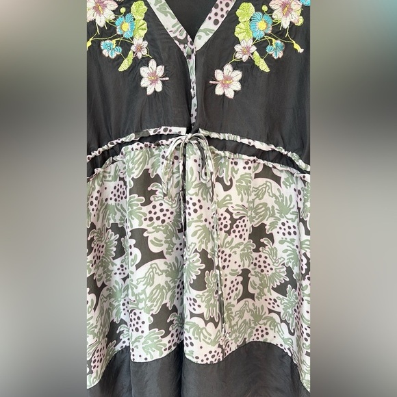 Johnny Was silk embroidered top , sz large - Picture 9 of 11